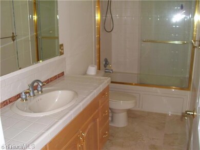 Master Bath/Spa.