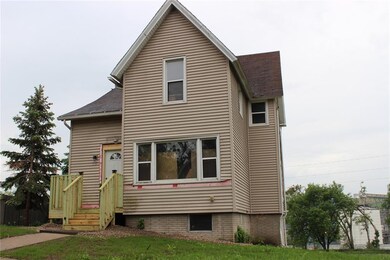 1611 14th Ave SE, Cedar Rapids, IA 52401 - photo 5