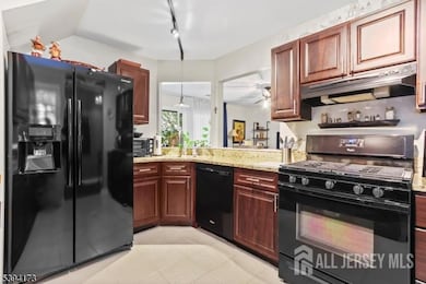 1902 Bayhead Dr, Parlin, NJ 08859 - photo 2