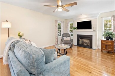 305 Hampton Way, Abington, MA 02351 - photo 4