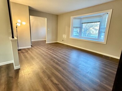 10S276 Alan Rd, Naperville, IL 60564 - photo 7