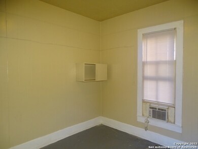 213 Cadwallader St, San Antonio, TX 78212 - photo 2