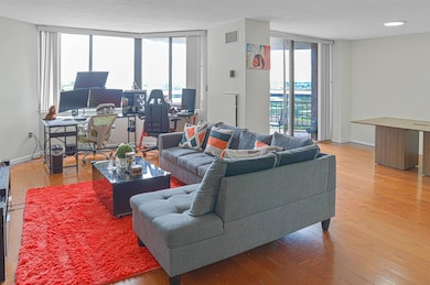 426 Harmon Cove Tower unit 426, Secaucus, NJ 07094 - photo 6