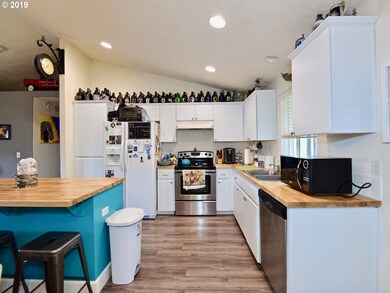 1038 Mountain View Ln, Molalla, OR 97038 - photo 7