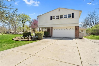 Welcome to 21220 Thorofare Rd, Grosse Ile, MI