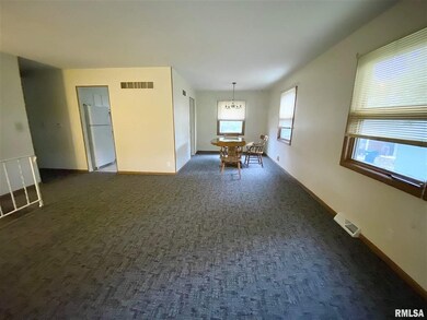 2334 Adams St, Davenport, IA 52803 - photo 3