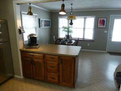 2122 Mellwood Ct, Toledo, OH 43613 - photo 3