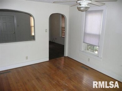 123 9th St, Lincoln, IL 62656 - photo 5