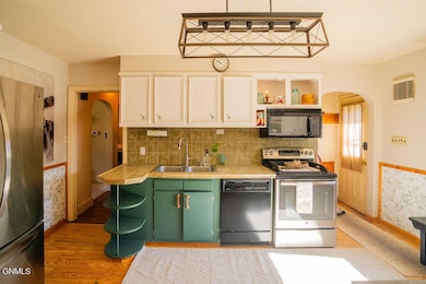 711 2nd Ave SE, Jamestown, ND 58401 - photo 6