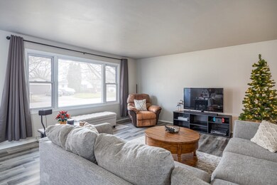 2915 S Gladys Ave, Appleton, WI 54915 - photo 2