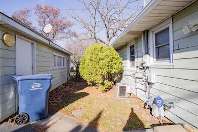 1312 N Linden Ave, Waukegan, IL 60085 - photo 3
