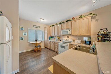 Full Size Kitchen