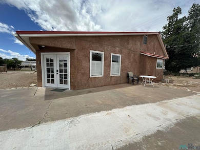 646 E Ave E Ave, Fort Sumner, NM 88119 - photo 2