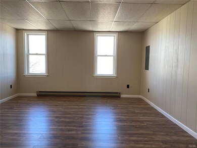 276 S 1st St unit 2nd floor, Lehighton, PA 18235 - photo 4
