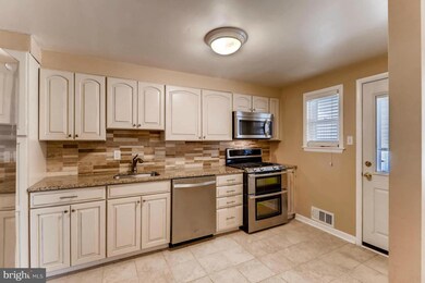 1052 Foxchase Ln, Essex, MD 21221 - photo 6