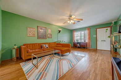 863 Sara Rose St, Houston, TX 77018 - photo 4