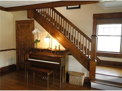 Entry/Foyer.