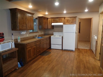 233 Betty Rd, Eufaula, OK 74432 - photo 2