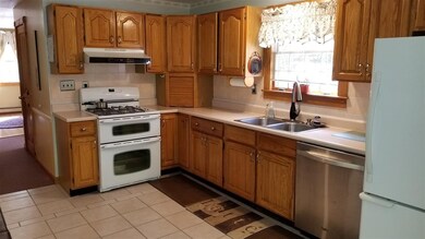 9 Elm St, Effingham, NH 03882 - photo 4