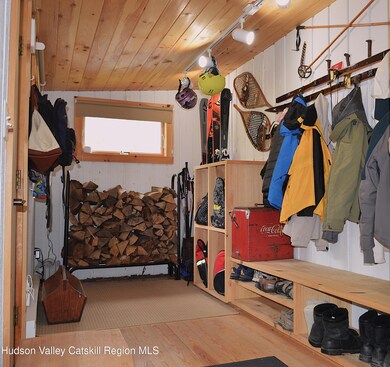 05 Mudroom
