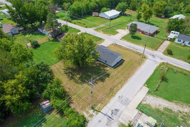 923 N Kern Ave, Okmulgee, OK 74447 - photo 2