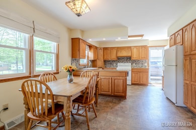 2153 Greenview Ct-13