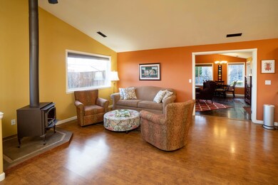 3340 SW Salmon Ct, Redmond, OR 97756 - photo 3