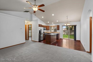 05-Living Room & Kitchen