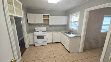 6018 Beldart St, Houston, TX 77033 - photo 6