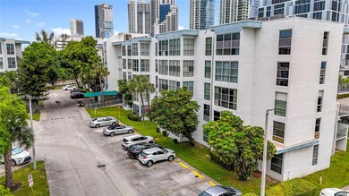 17620 Atlantic Blvd unit 505, Sunny Isles Beach, FL 33160 - photo 4