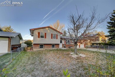 View of front of home featuring a front lawn and a