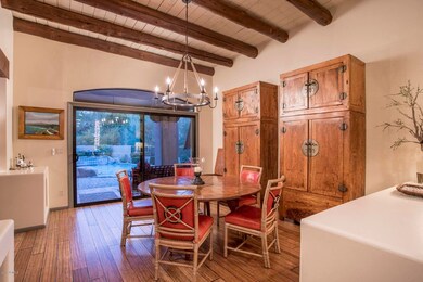 05 Dining Room