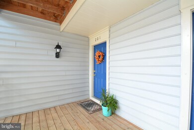 9258 Cardinal Forest Ln unit 201, Lorton, VA 22079 - photo 2