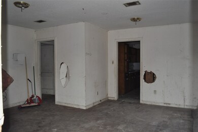 Living and Breakfast Area