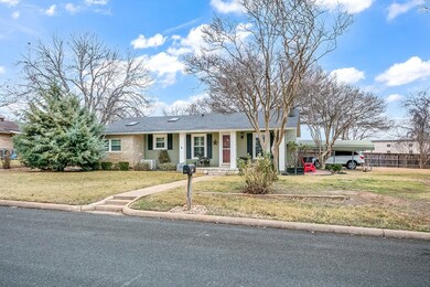 104 E Grothe St, Fredericksburg, TX 78624 - photo 2