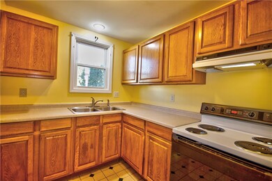 48 Kenwood St unit 2R, Woonsocket, RI 02895 - photo 3