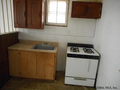 16 Moyston St, Schenectady, NY 12307 - photo 2