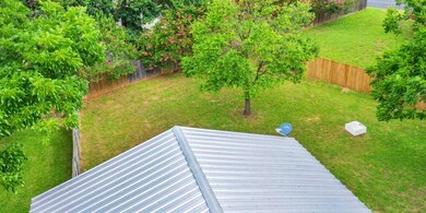 302 Westmoor St, Fredericksburg, TX 78624 - photo 7