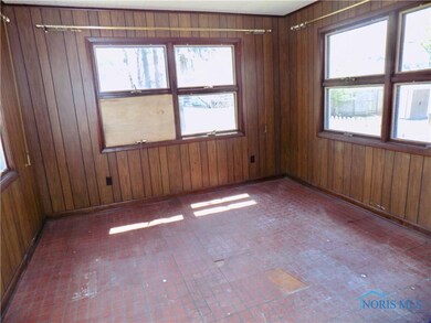 2021 Brussels St, Toledo, OH 43613 - photo 3