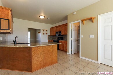 Breakfast nook and eat at the bar...ample for larg