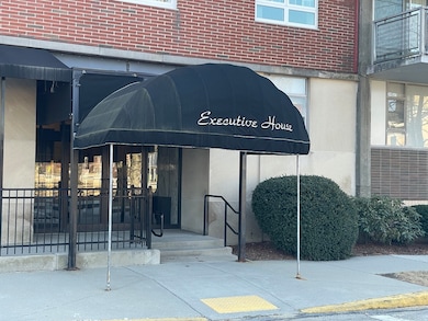 Executive House unit 410, Worcester, MA 01609 - photo 2