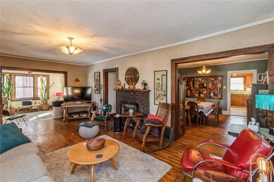 1142 39th St, Des Moines, IA 50311 - photo 4