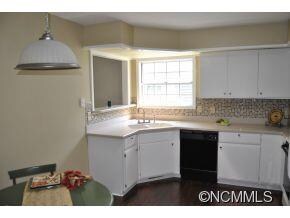 Bright eat in Kitchen