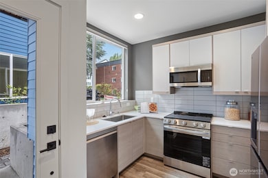 2525 29th Ave S unit E, Seattle, WA 98144 - photo 2