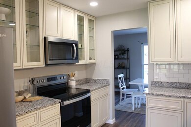 5864 Effingham Rd, Columbus, OH 43213 - photo 5