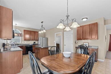Another shot of the kitchen/breakfast area!