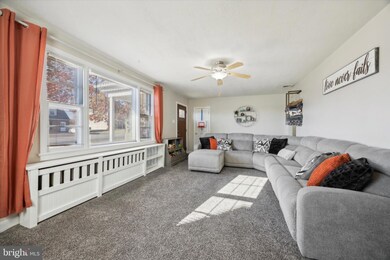 876 N Hanover St, Pottstown, PA 19464 - photo 4