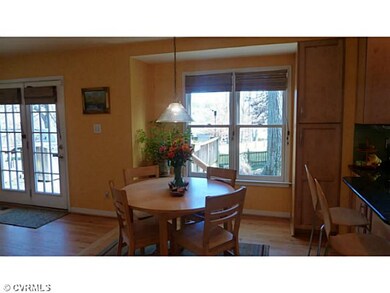 Breakfast Nook - Open to the kitchen and the great