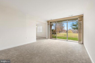 18715 Walkers Choice Rd unit 18715, Montgomery Village, MD 20886 - photo 3