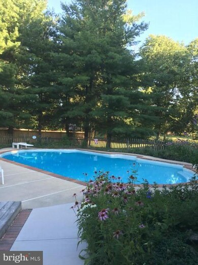 1927 Maplewood Dr, Hagerstown, MD 21740 - photo 3